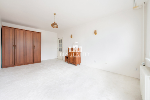 NA PREDAJ priestranný 3-izbový byt, ulica Soblahovská, Trenčín