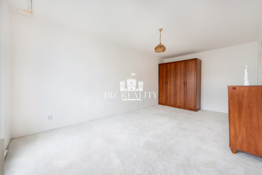 NA PREDAJ priestranný 3-izbový byt, ulica Soblahovská, Trenčín