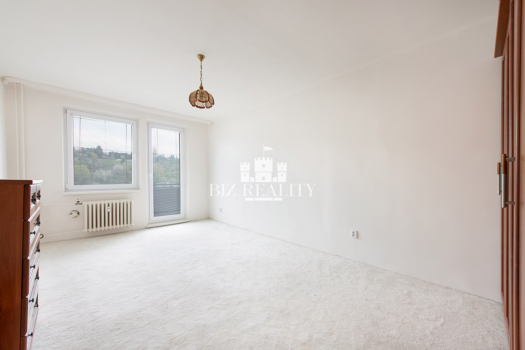 NA PREDAJ priestranný 3-izbový byt, ulica Soblahovská, Trenčín