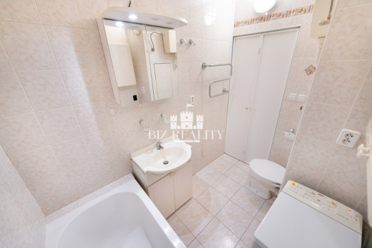 NA PREDAJ priestranný 3-izbový byt, ulica Soblahovská, Trenčín