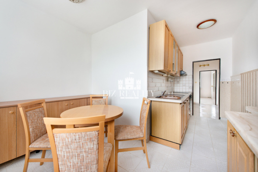 NA PREDAJ priestranný 3-izbový byt, ulica Soblahovská, Trenčín