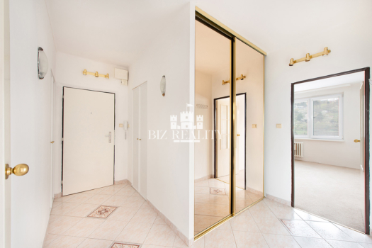 NA PREDAJ priestranný 3-izbový byt, ulica Soblahovská, Trenčín