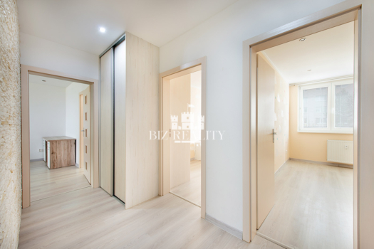 NA PREDAJ 4 izbový byt, kompletná rekonštrukcia, Trenčín