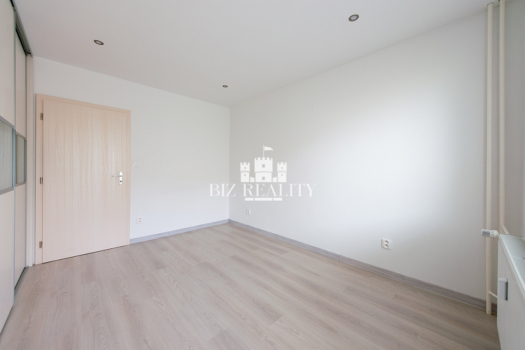 NA PREDAJ 4 izbový byt, kompletná rekonštrukcia, Trenčín