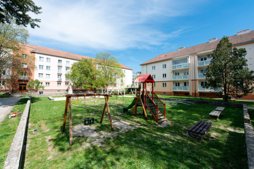 NA PREDAJ slnečný 2i byt (57 m²) s víziou 3 izieb a maximálnym súkromím na Dlhých Honoch, Trenčín
