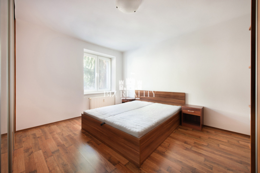 NA PREDAJ priestranný 2 izbový byt Trenčín