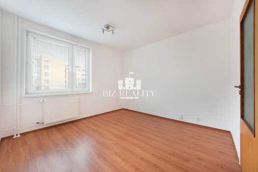 NA PREDAJ | slnečný 3 izbový byt s balkónom | Trenčín