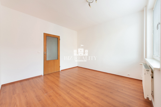 NA PREDAJ | slnečný 3 izbový byt s balkónom | Trenčín