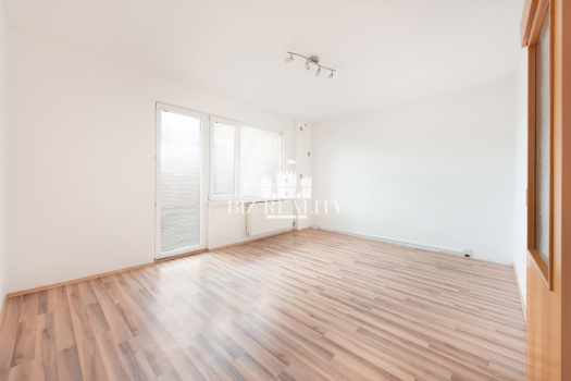 NA PREDAJ | slnečný 3 izbový byt s balkónom | Trenčín