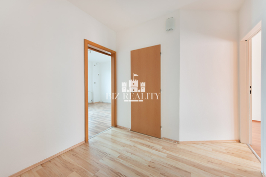 NA PREDAJ | slnečný 3 izbový byt s balkónom | Trenčín