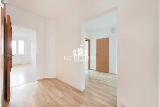NA PREDAJ | slnečný 3 izbový byt s balkónom | Trenčín