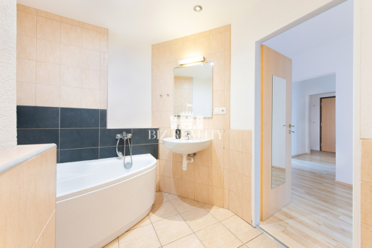 NA PREDAJ | slnečný 3 izbový byt s balkónom | Trenčín